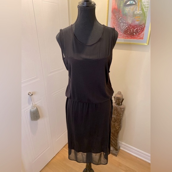 H&M flowy sleeveless sheer partial top and hem  fabric w/ cinched waist 🖤 - Picture 8 of 11